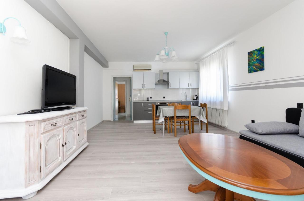 Apartments Slavica R Banjol 外观 照片