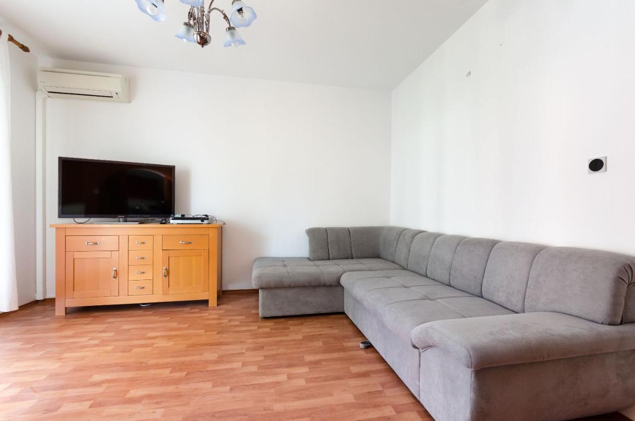 Apartments Slavica R Banjol 外观 照片