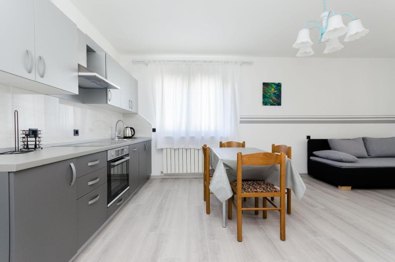Apartments Slavica R Banjol 外观 照片