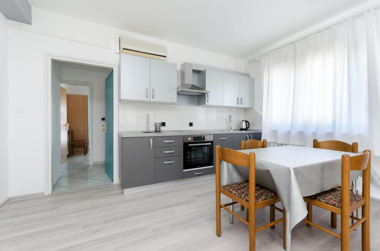 Apartments Slavica R Banjol 外观 照片