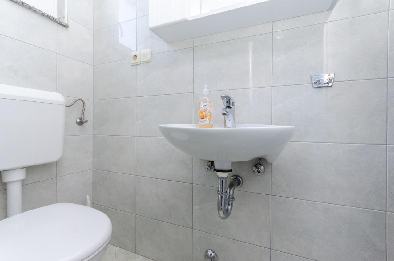 Apartments Slavica R Banjol 外观 照片